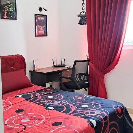 The Red Room Alanis Residence Sepang Exteriér fotografie