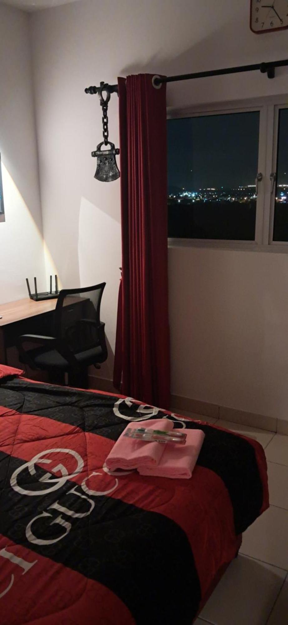 The Red Room Alanis Residence Sepang Exteriér fotografie