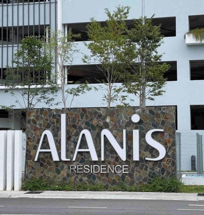The Red Room Alanis Residence Sepang Exteriér fotografie