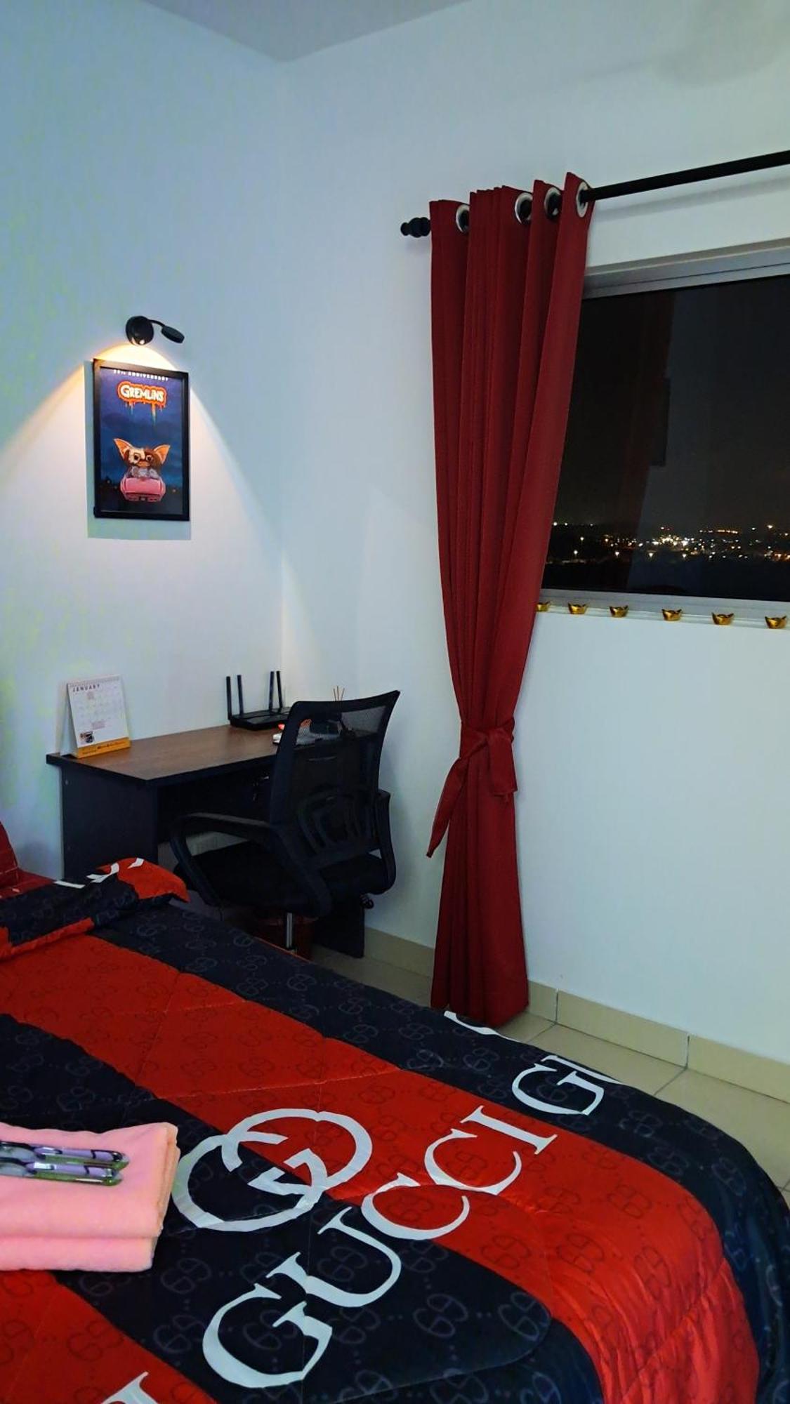 The Red Room Alanis Residence Sepang Exteriér fotografie