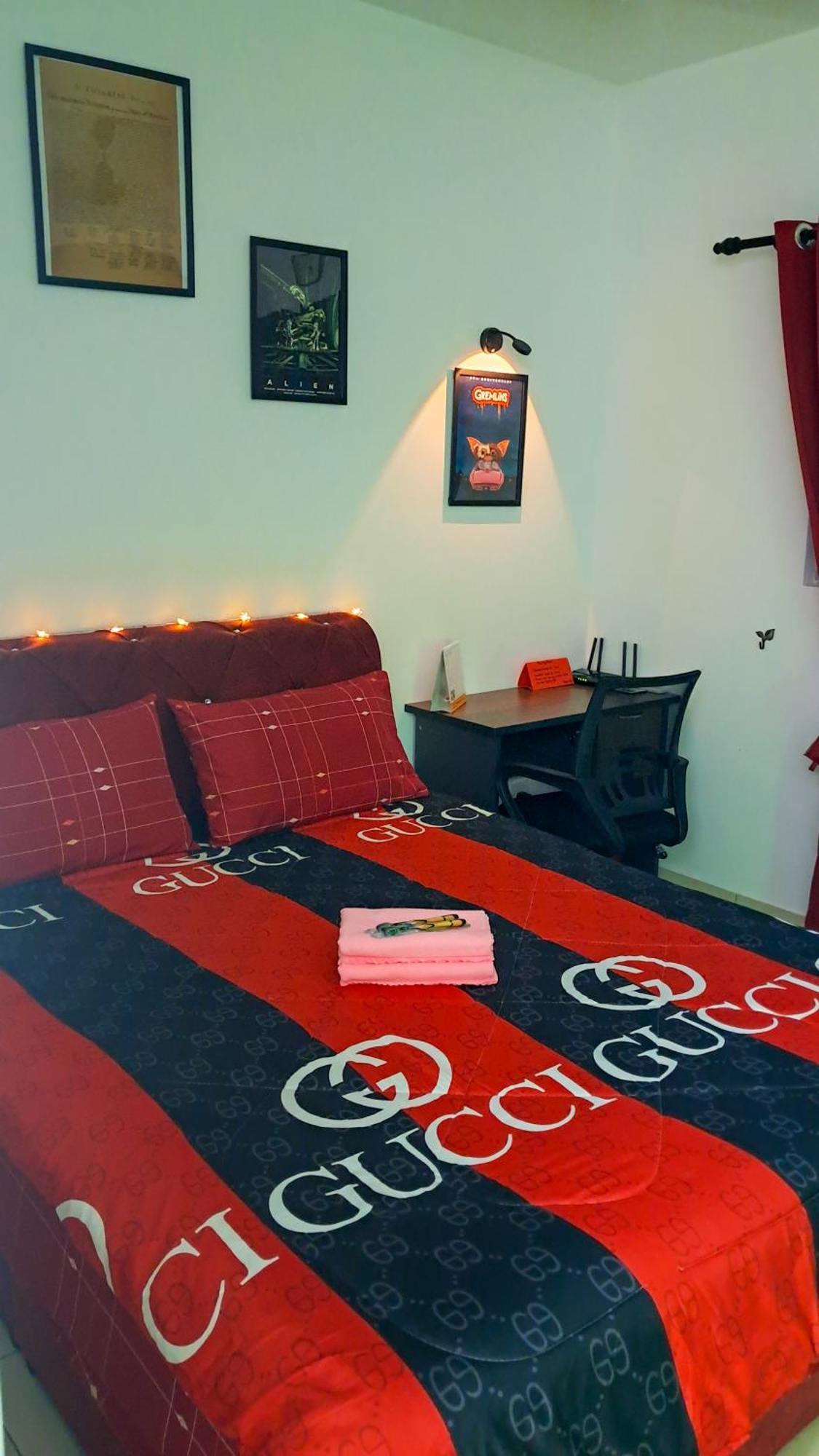 The Red Room Alanis Residence Sepang Exteriér fotografie